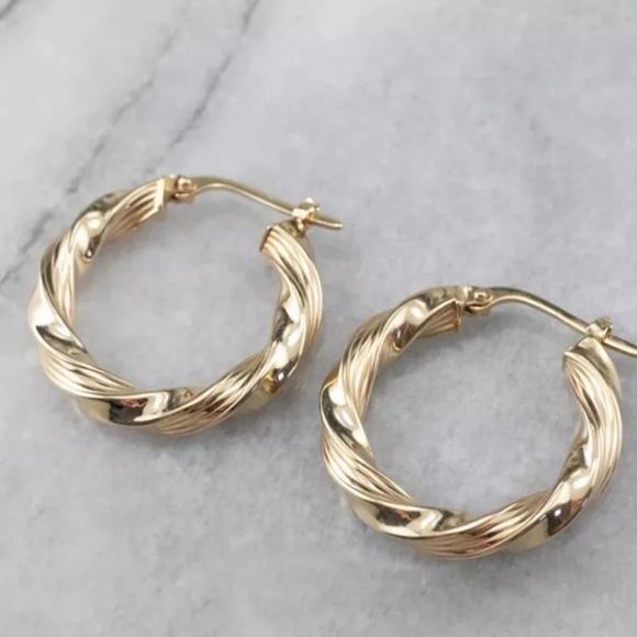 🎀14k Twist Hoop Earrings - Picture 4 of 5
